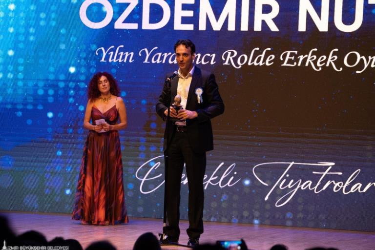 İzmir Şehir Tiyatroları’na anlamlı ödül