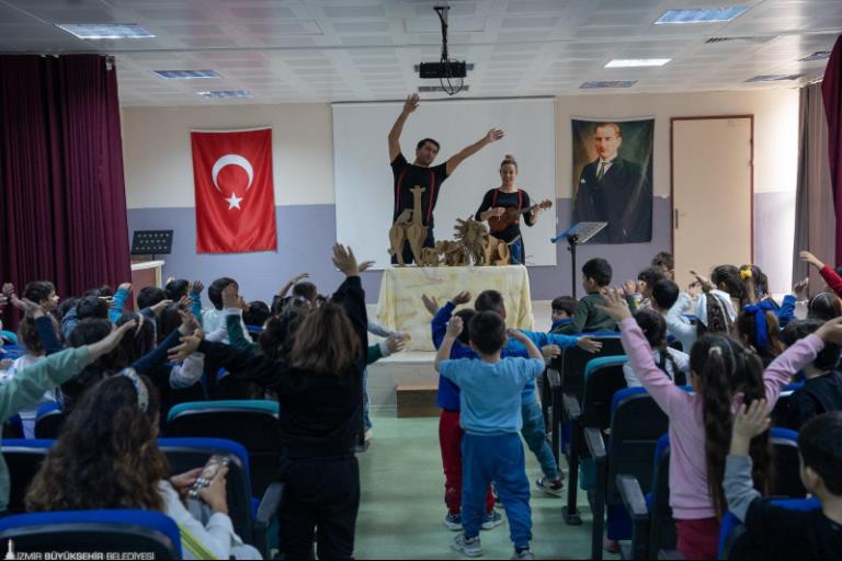 Kendini Arayan Zürafa” Buca’da miniklerle buluştu